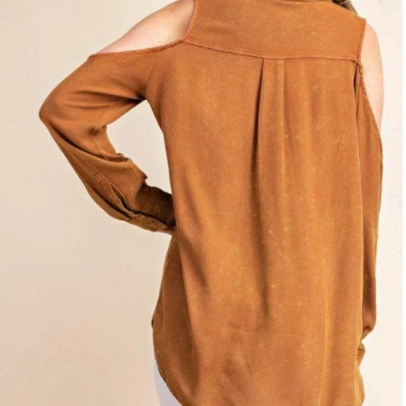 Women's COLD SHOULDER BUTTON DOWN TOP - Picture 3 of 3